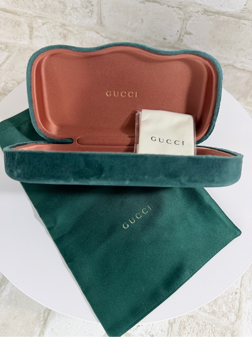 GUCCI Velvet Sunglass Case in Teal with Terracotta Interior + Original Dust Bag
